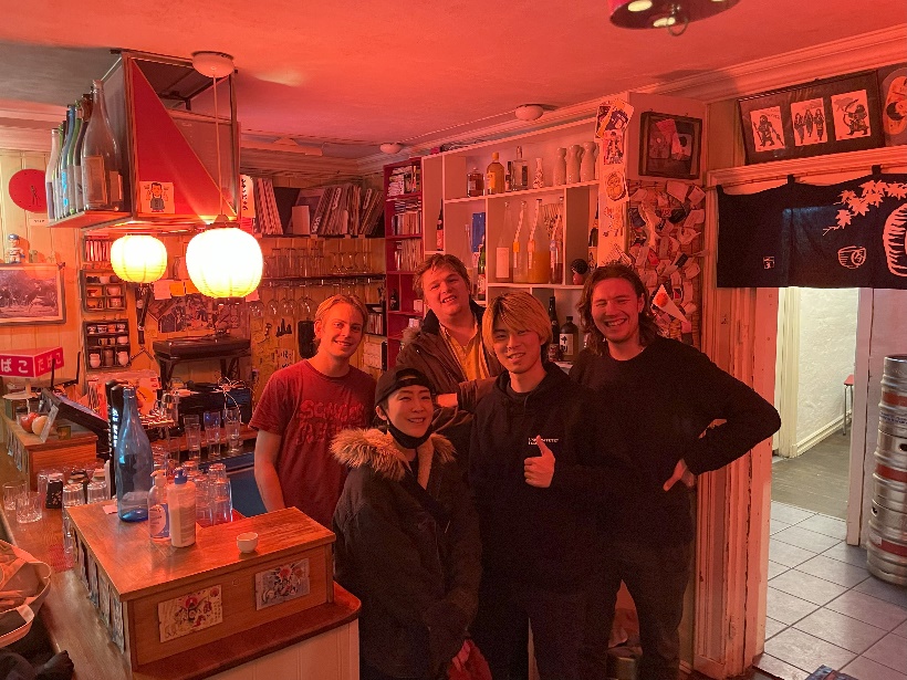 日本食屋でアルバイトをして海外で働く体験もしました