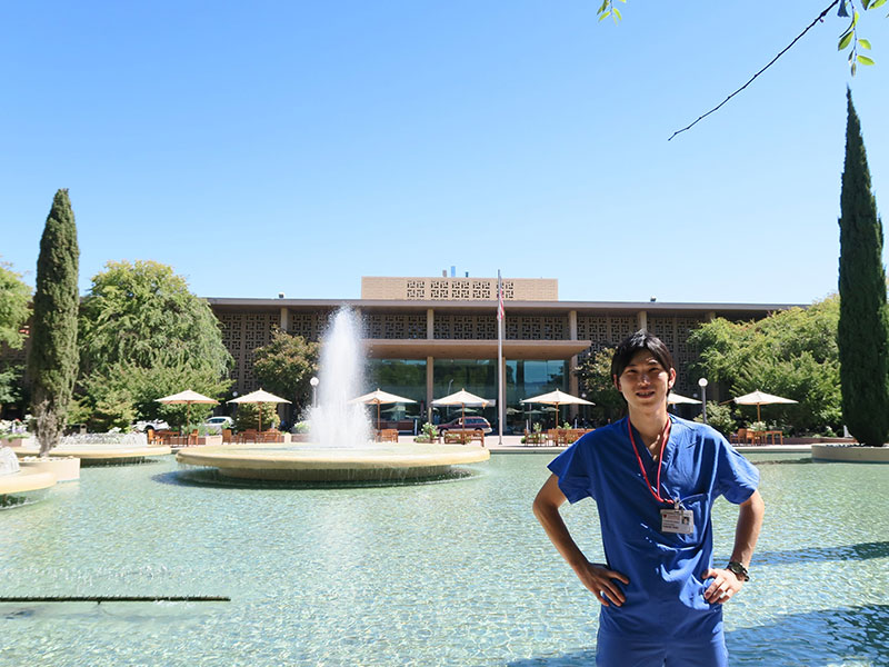 Stanford大学病院正面玄関前