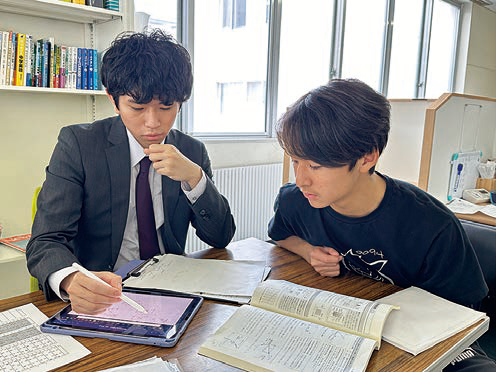 夜間講習の教室の様子1