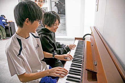 ピアノ（電子ピアノ）4台