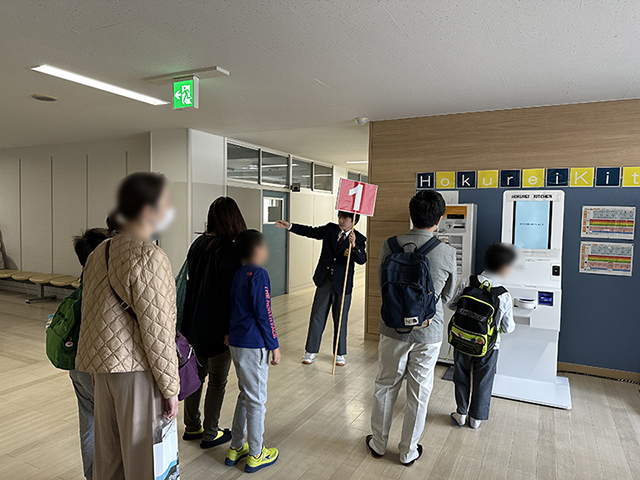 生徒による校舎案内